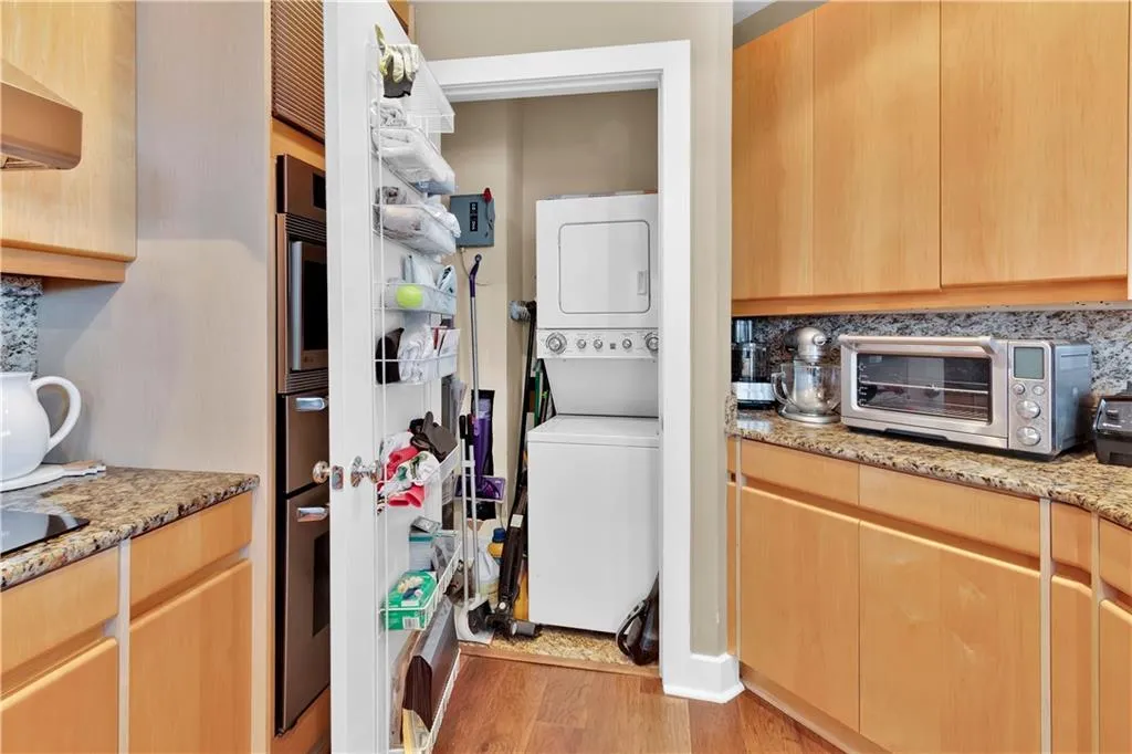 2828 Peachtree Road Nw Unit 1402, Atlanta, Georgia 30305, 2 Bedrooms Bedrooms, ,2 BathroomsBathrooms,Residential,For Sale,2828 Peachtree Road Nw Unit 1402,7611837