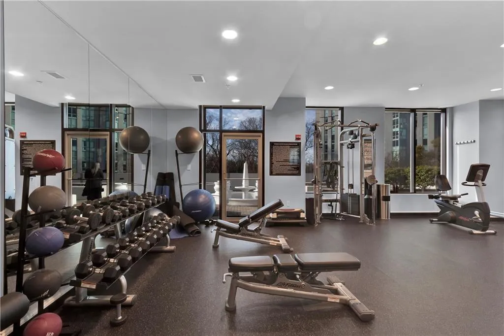 2828 Peachtree Road Nw Unit 1402, Atlanta, Georgia 30305, 2 Bedrooms Bedrooms, ,2 BathroomsBathrooms,Residential,For Sale,2828 Peachtree Road Nw Unit 1402,7611837