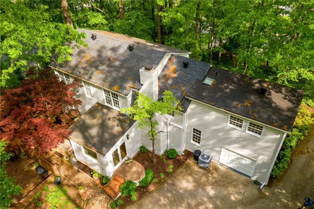 245 W Spalding Drive, Sandy Springs, Georgia 30328, 4 Bedrooms Bedrooms, ,3 BathroomsBathrooms,Residential,Sold,245 W Spalding Drive,6876553