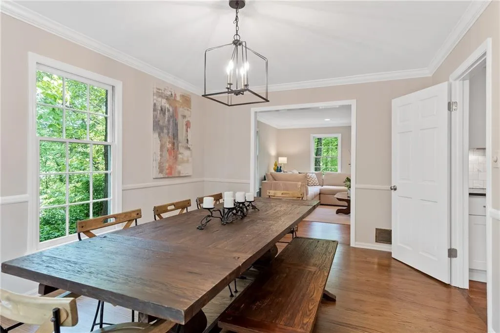 245 W Spalding Drive, Sandy Springs, Georgia 30328, 4 Bedrooms Bedrooms, ,3 BathroomsBathrooms,Residential,Sold,245 W Spalding Drive,6876553