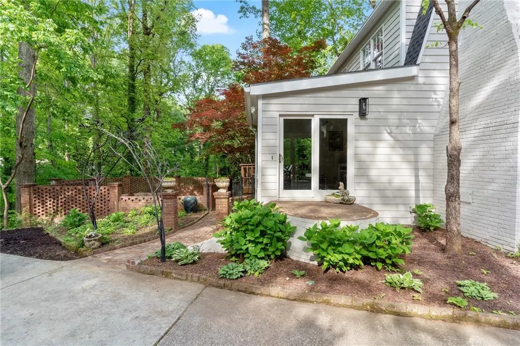 245 W Spalding Drive, Sandy Springs, Georgia 30328, 4 Bedrooms Bedrooms, ,3 BathroomsBathrooms,Residential,Sold,245 W Spalding Drive,6876553