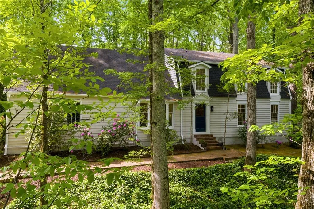 245 W Spalding Drive, Sandy Springs, Georgia 30328, 4 Bedrooms Bedrooms, ,3 BathroomsBathrooms,Residential,Sold,245 W Spalding Drive,6876553