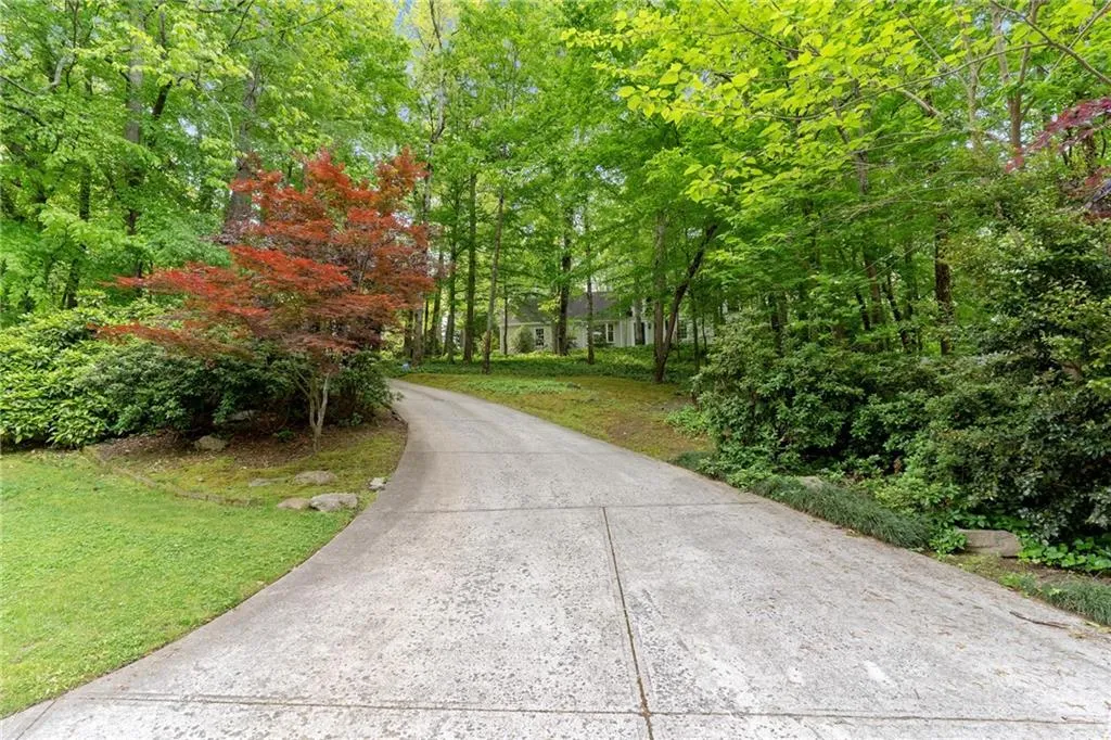 245 W Spalding Drive, Sandy Springs, Georgia 30328, 4 Bedrooms Bedrooms, ,3 BathroomsBathrooms,Residential,Sold,245 W Spalding Drive,6876553