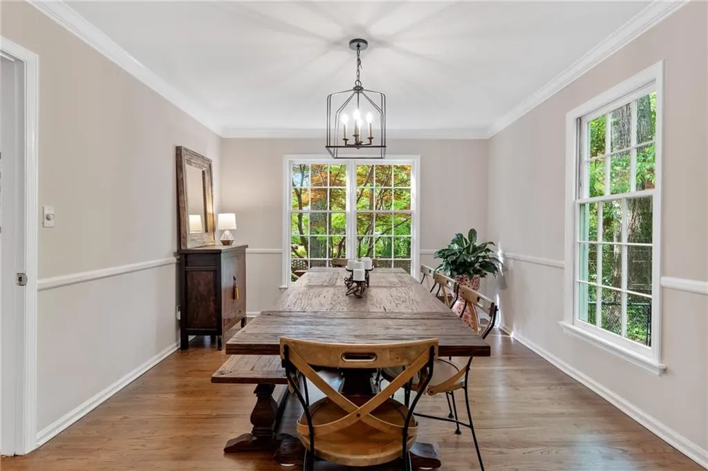 245 W Spalding Drive, Sandy Springs, Georgia 30328, 4 Bedrooms Bedrooms, ,3 BathroomsBathrooms,Residential,Sold,245 W Spalding Drive,6876553