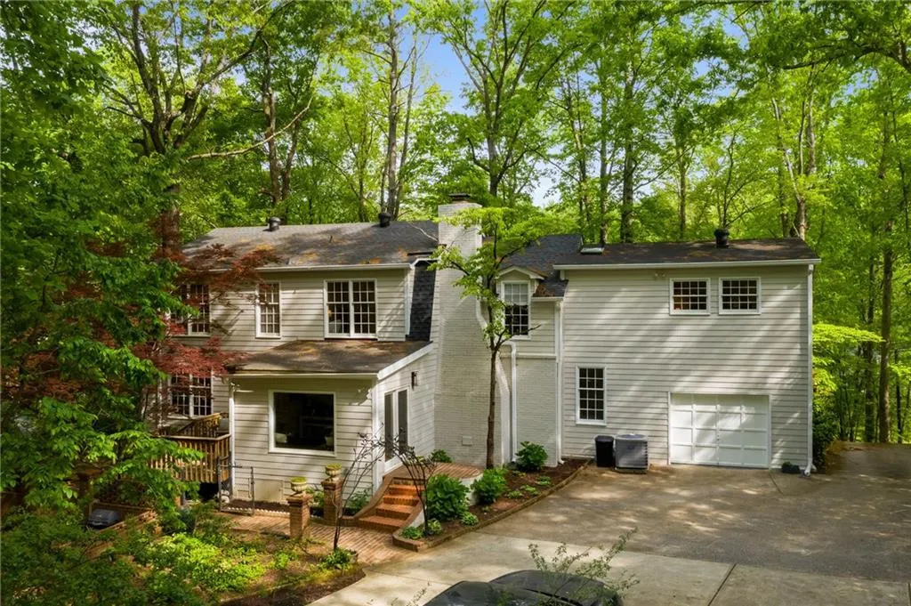 245 W Spalding Drive, Sandy Springs, Georgia 30328, 4 Bedrooms Bedrooms, ,3 BathroomsBathrooms,Residential,Sold,245 W Spalding Drive,6876553
