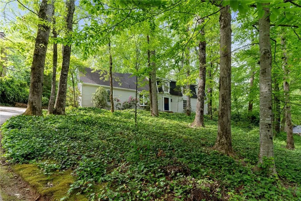 245 W Spalding Drive, Sandy Springs, Georgia 30328, 4 Bedrooms Bedrooms, ,3 BathroomsBathrooms,Residential,Sold,245 W Spalding Drive,6876553