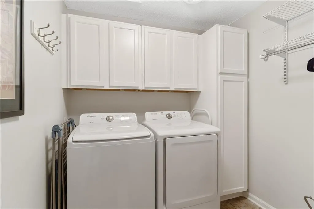 245 W Spalding Drive, Sandy Springs, Georgia 30328, 4 Bedrooms Bedrooms, ,3 BathroomsBathrooms,Residential,Sold,245 W Spalding Drive,6876553