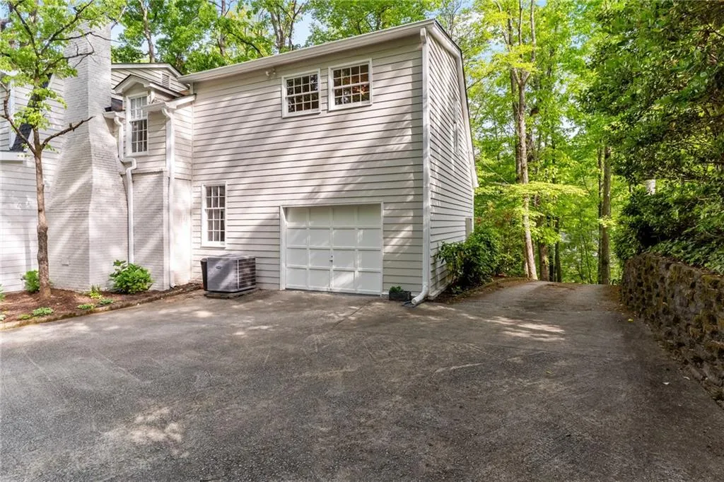 245 W Spalding Drive, Sandy Springs, Georgia 30328, 4 Bedrooms Bedrooms, ,3 BathroomsBathrooms,Residential,Sold,245 W Spalding Drive,6876553