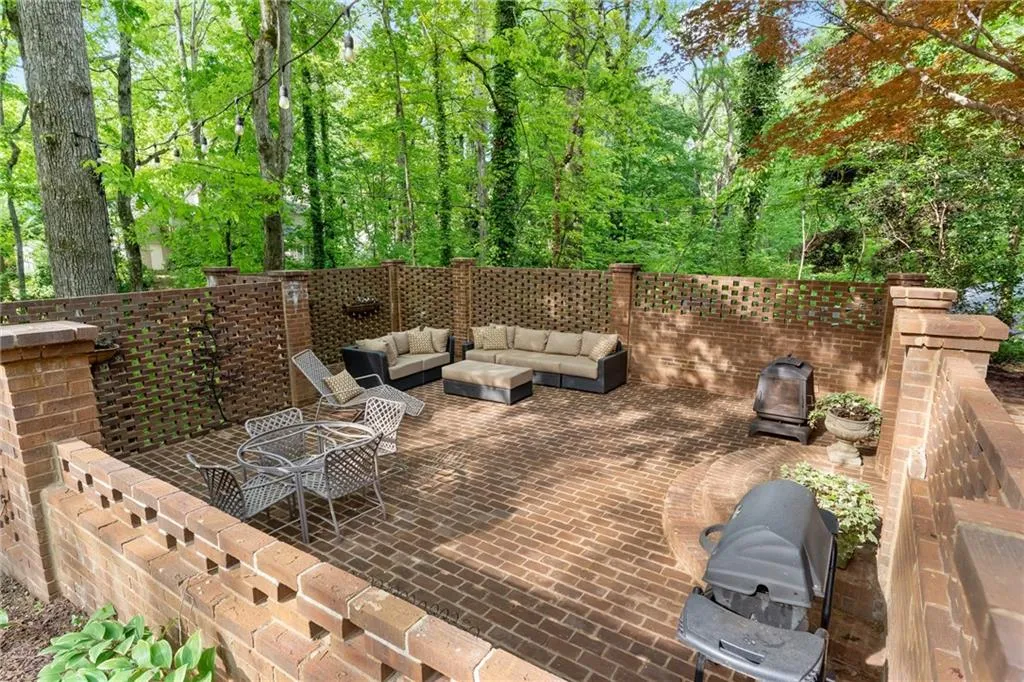 245 W Spalding Drive, Sandy Springs, Georgia 30328, 4 Bedrooms Bedrooms, ,3 BathroomsBathrooms,Residential,Sold,245 W Spalding Drive,6876553