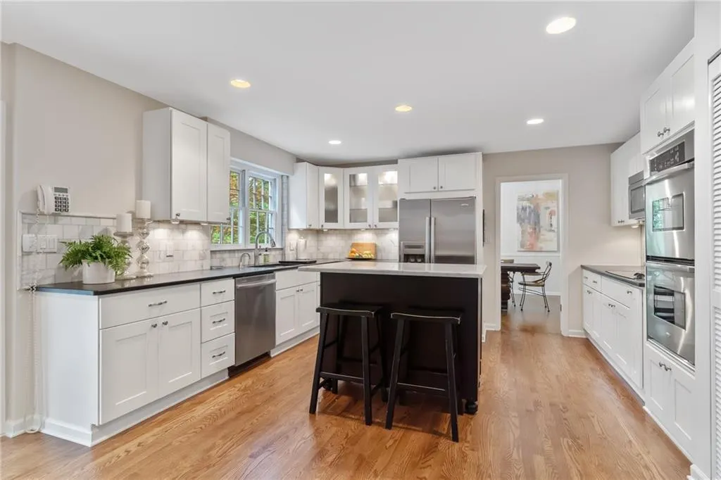 245 W Spalding Drive, Sandy Springs, Georgia 30328, 4 Bedrooms Bedrooms, ,3 BathroomsBathrooms,Residential,Sold,245 W Spalding Drive,6876553