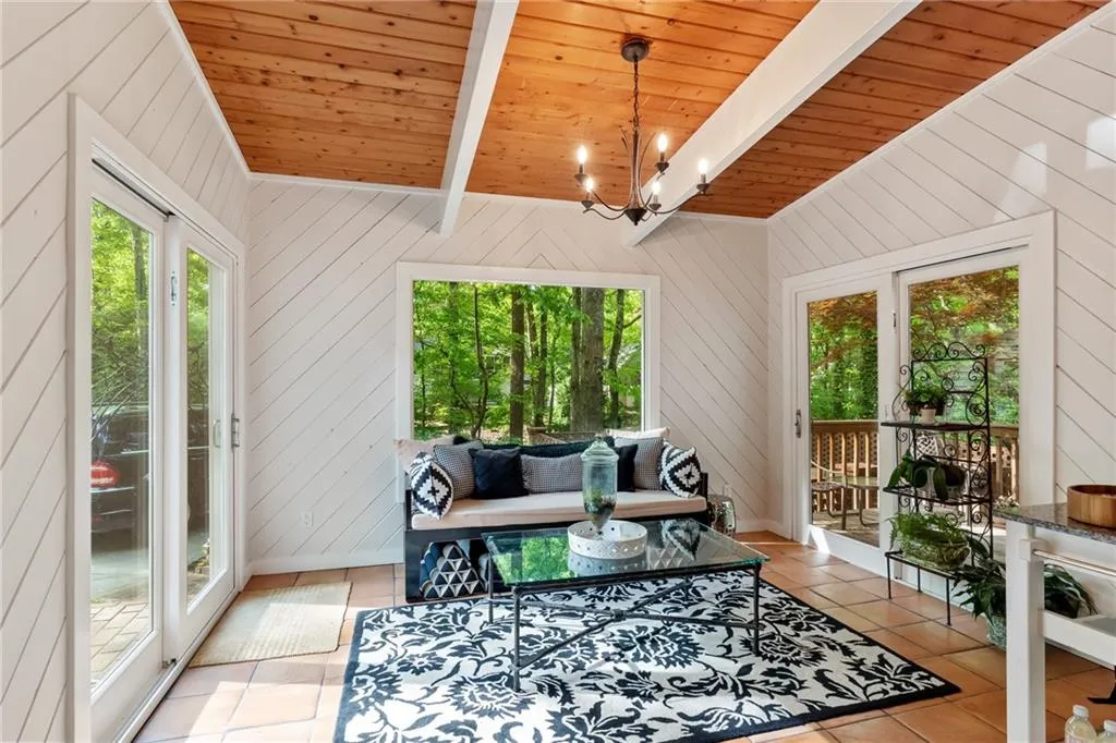 245 W Spalding Drive, Sandy Springs, Georgia 30328, 4 Bedrooms Bedrooms, ,3 BathroomsBathrooms,Residential,Sold,245 W Spalding Drive,6876553