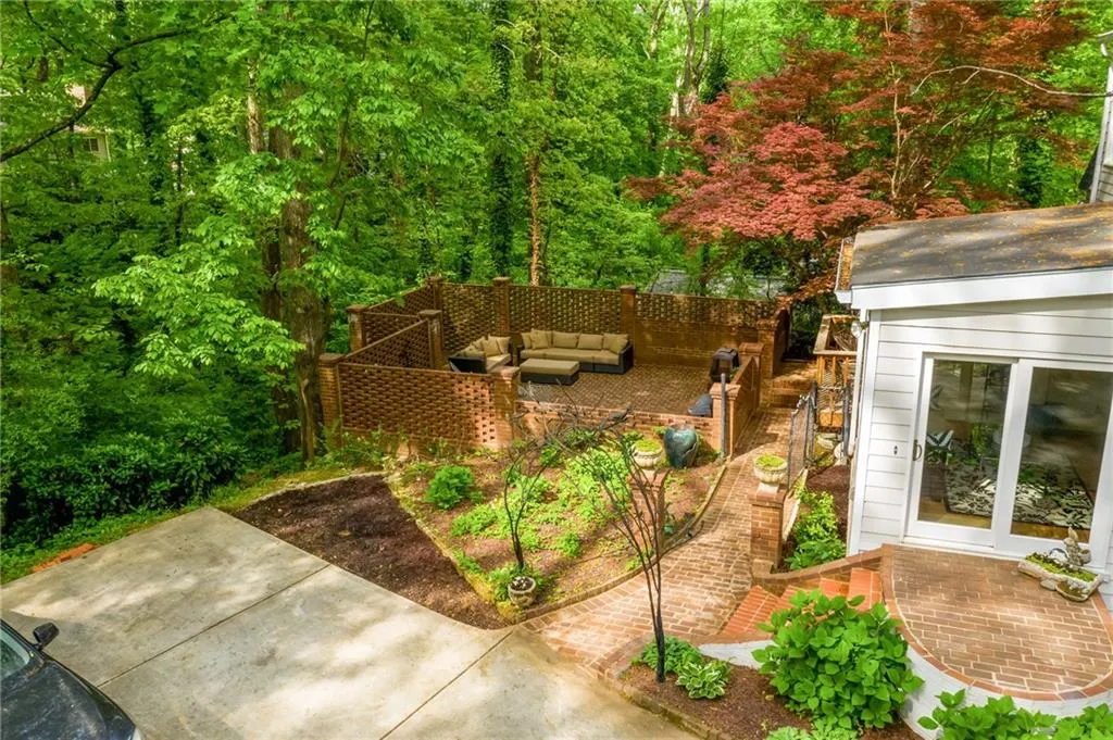 245 W Spalding Drive, Sandy Springs, Georgia 30328, 4 Bedrooms Bedrooms, ,3 BathroomsBathrooms,Residential,Sold,245 W Spalding Drive,6876553