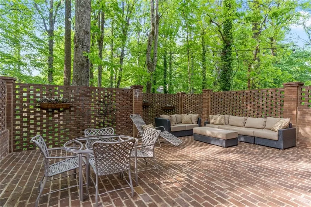 245 W Spalding Drive, Sandy Springs, Georgia 30328, 4 Bedrooms Bedrooms, ,3 BathroomsBathrooms,Residential,Sold,245 W Spalding Drive,6876553