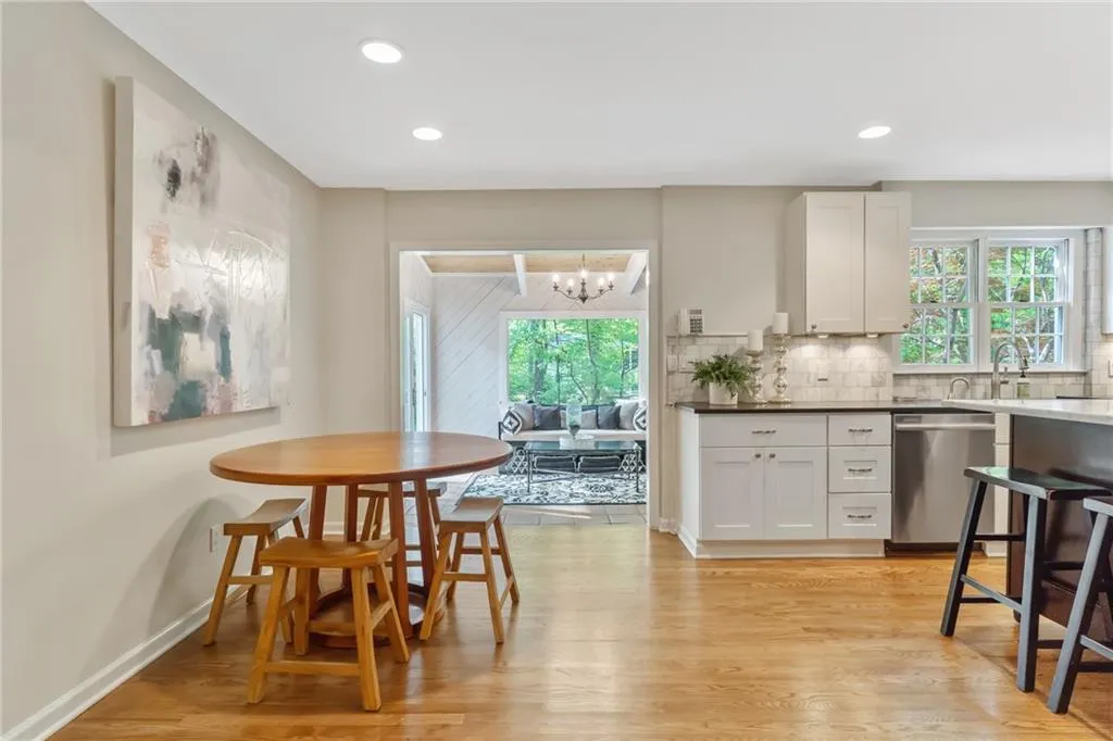 245 W Spalding Drive, Sandy Springs, Georgia 30328, 4 Bedrooms Bedrooms, ,3 BathroomsBathrooms,Residential,Sold,245 W Spalding Drive,6876553