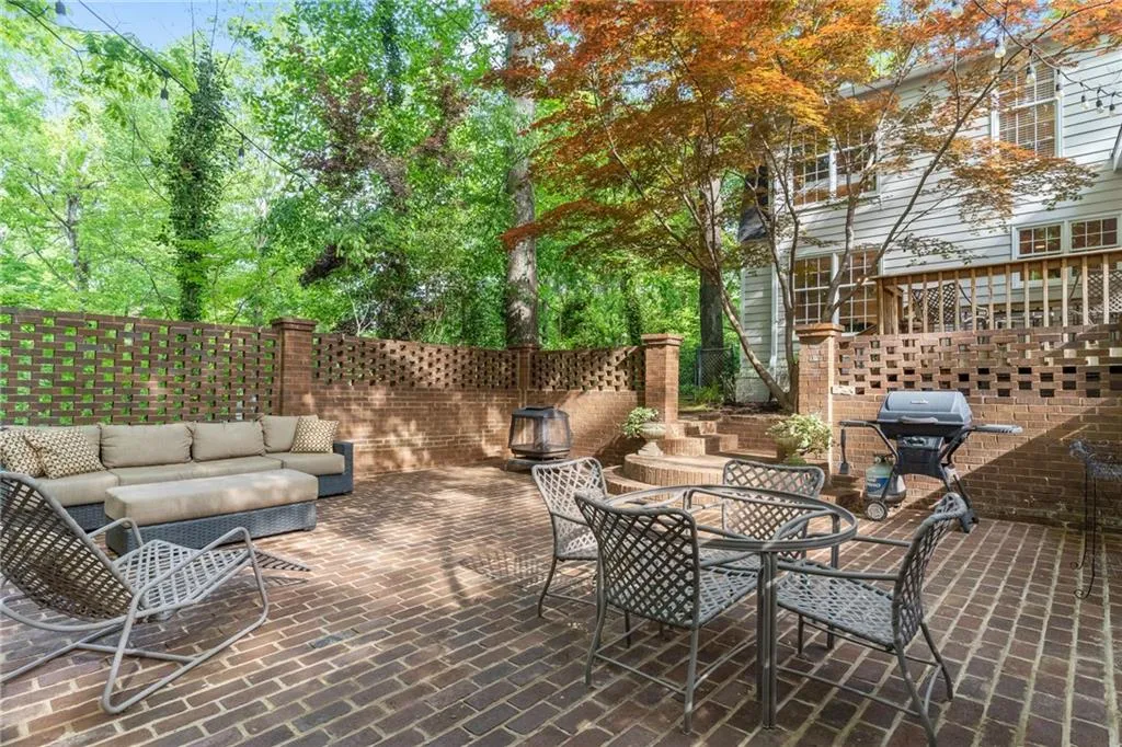 245 W Spalding Drive, Sandy Springs, Georgia 30328, 4 Bedrooms Bedrooms, ,3 BathroomsBathrooms,Residential,Sold,245 W Spalding Drive,6876553
