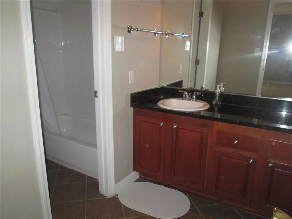 304 Brighton Point, Sandy Springs, Georgia 30328, 2 Bedrooms Bedrooms, ,2 BathroomsBathrooms,Residential,Sold,304 Brighton Point,5905058
