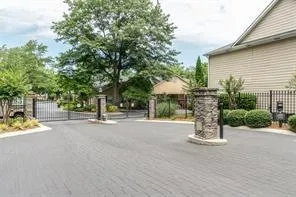 304 Brighton Point, Sandy Springs, Georgia 30328, 2 Bedrooms Bedrooms, ,2 BathroomsBathrooms,Residential,Sold,304 Brighton Point,5905058