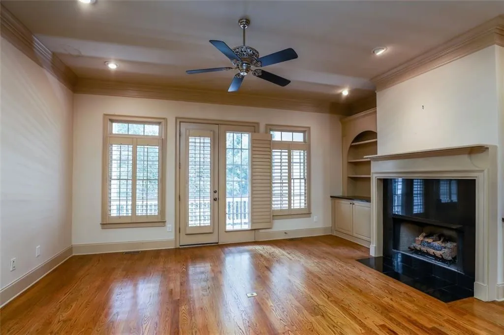 1071 Pearl Point Ne, Sandy Springs, Georgia 30328, 2 Bedrooms Bedrooms, ,3 BathroomsBathrooms,Residential,Sold,1071 Pearl Point Ne,6907261