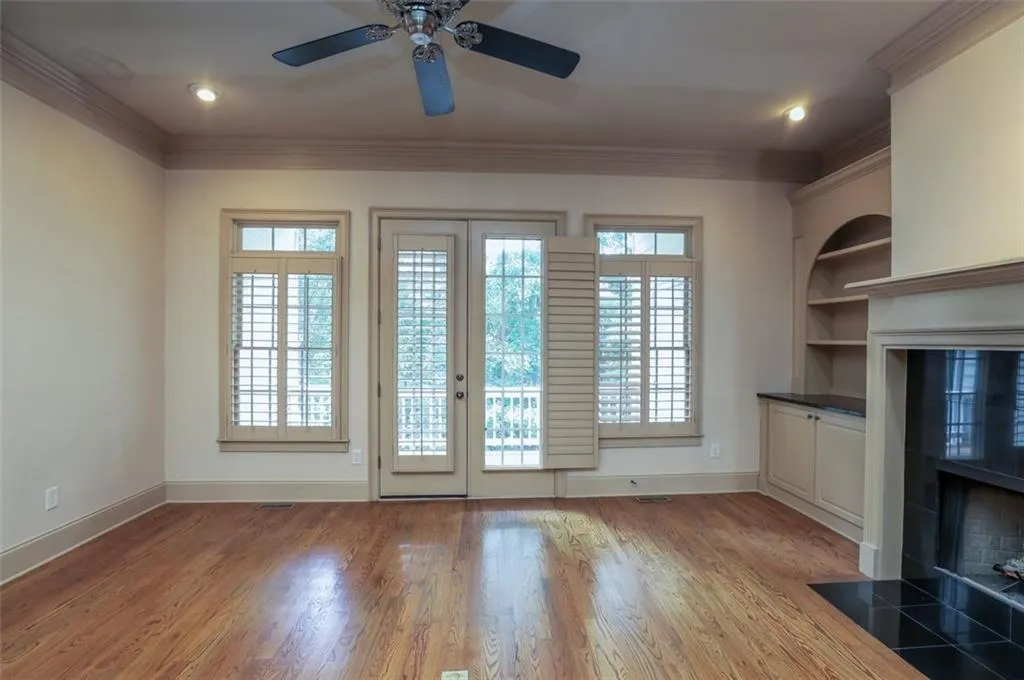 1071 Pearl Point Ne, Sandy Springs, Georgia 30328, 2 Bedrooms Bedrooms, ,3 BathroomsBathrooms,Residential,Sold,1071 Pearl Point Ne,6907261