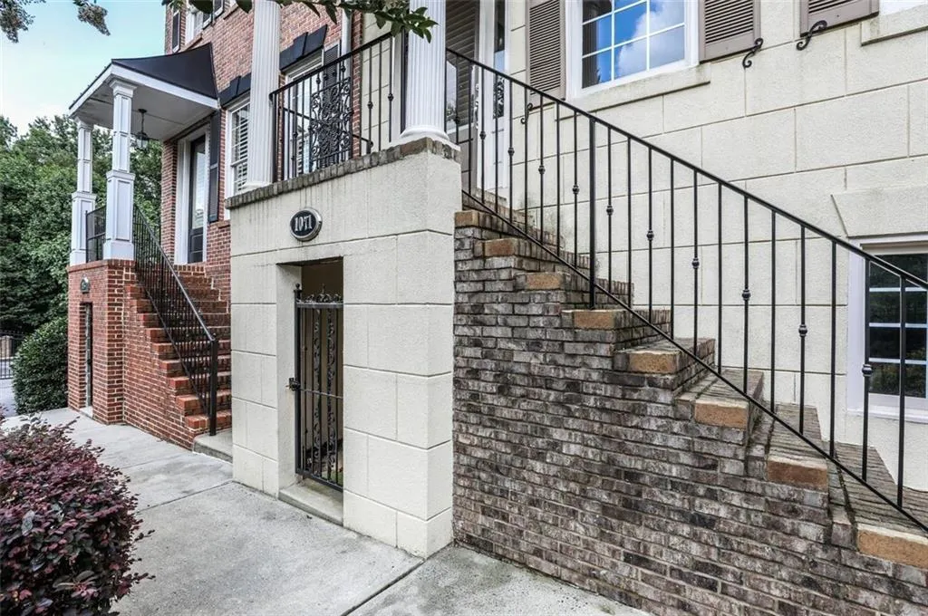 1071 Pearl Point Ne, Sandy Springs, Georgia 30328, 2 Bedrooms Bedrooms, ,3 BathroomsBathrooms,Residential,Sold,1071 Pearl Point Ne,6907261