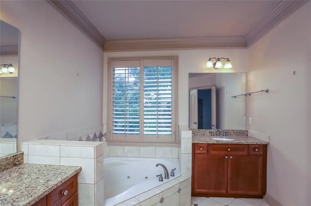 1071 Pearl Point Ne, Sandy Springs, Georgia 30328, 2 Bedrooms Bedrooms, ,3 BathroomsBathrooms,Residential,Sold,1071 Pearl Point Ne,6907261