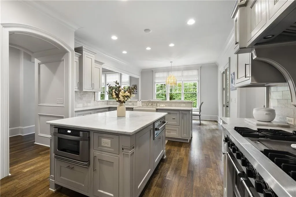 5575 Lake Island Drive, Atlanta, Georgia 30327, 5 Bedrooms Bedrooms, ,6 BathroomsBathrooms,Residential,For Sale,5575 Lake Island Drive,7627460