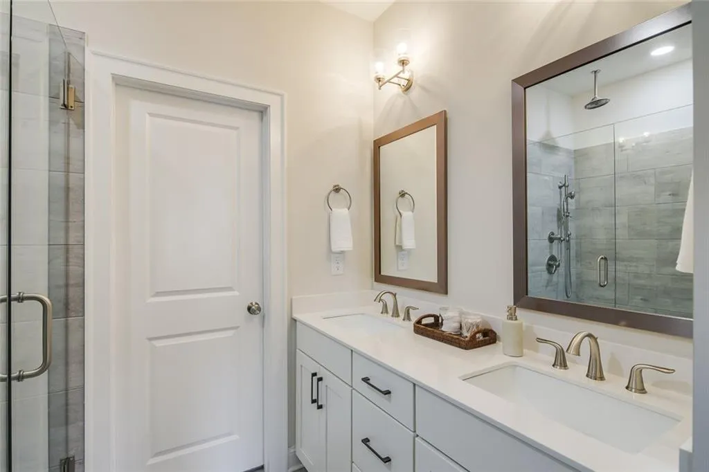 4319 Parkside Place, Atlanta, Georgia 30342, 2 Bedrooms Bedrooms, ,2 BathroomsBathrooms,Residential,Sold,4319 Parkside Place,6886817
