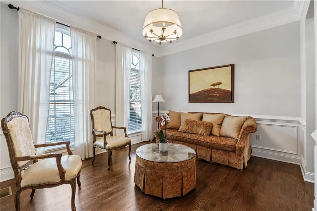 5453 Battery Lane Unit 20, Atlanta, Georgia 30342, 4 Bedrooms Bedrooms, ,3 BathroomsBathrooms,Residential,Sold,5453 Battery Lane Unit 20,6693386