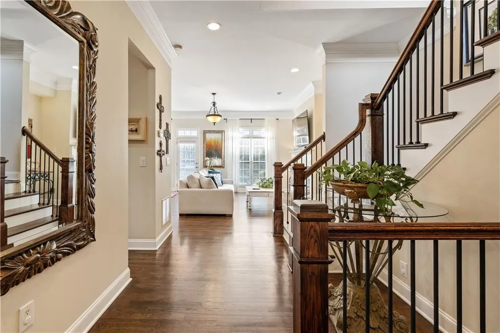 5453 Battery Lane Unit 20, Atlanta, Georgia 30342, 4 Bedrooms Bedrooms, ,3 BathroomsBathrooms,Residential,Sold,5453 Battery Lane Unit 20,6693386