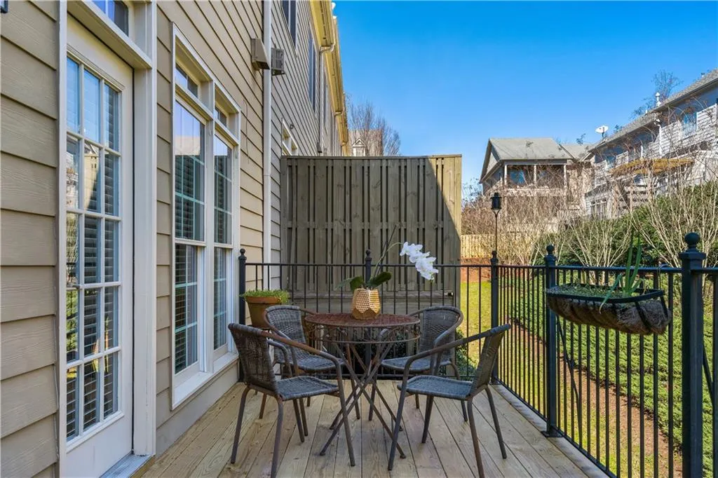 5453 Battery Lane Unit 20, Atlanta, Georgia 30342, 4 Bedrooms Bedrooms, ,3 BathroomsBathrooms,Residential,Sold,5453 Battery Lane Unit 20,6693386