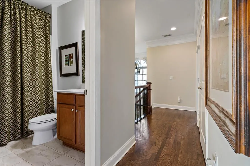 5453 Battery Lane Unit 20, Atlanta, Georgia 30342, 4 Bedrooms Bedrooms, ,3 BathroomsBathrooms,Residential,Sold,5453 Battery Lane Unit 20,6693386