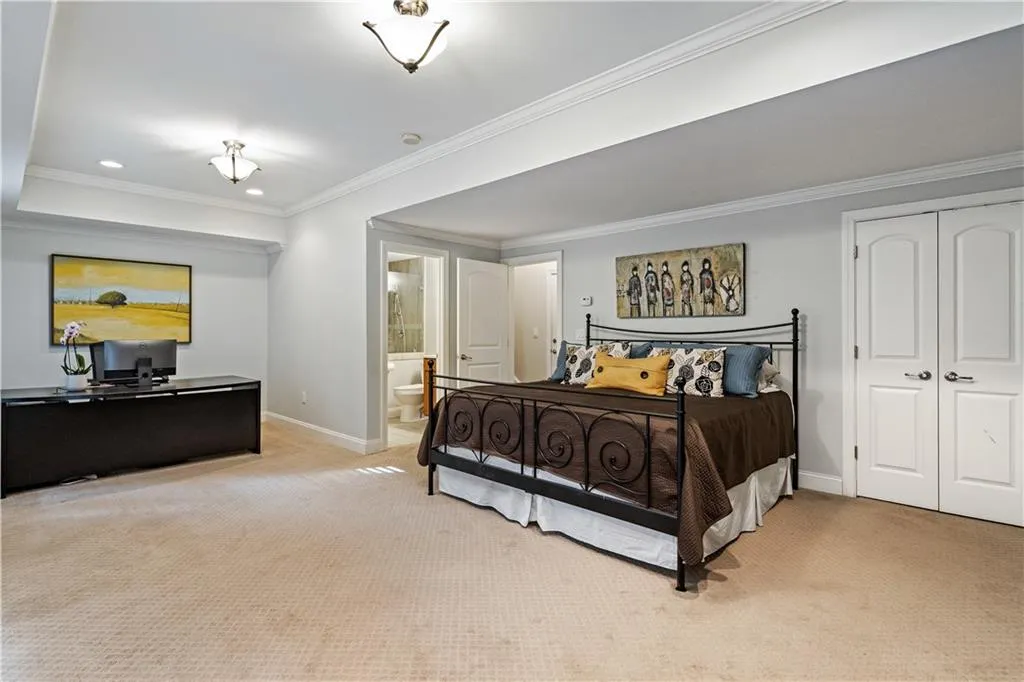 5453 Battery Lane Unit 20, Atlanta, Georgia 30342, 4 Bedrooms Bedrooms, ,3 BathroomsBathrooms,Residential,Sold,5453 Battery Lane Unit 20,6693386