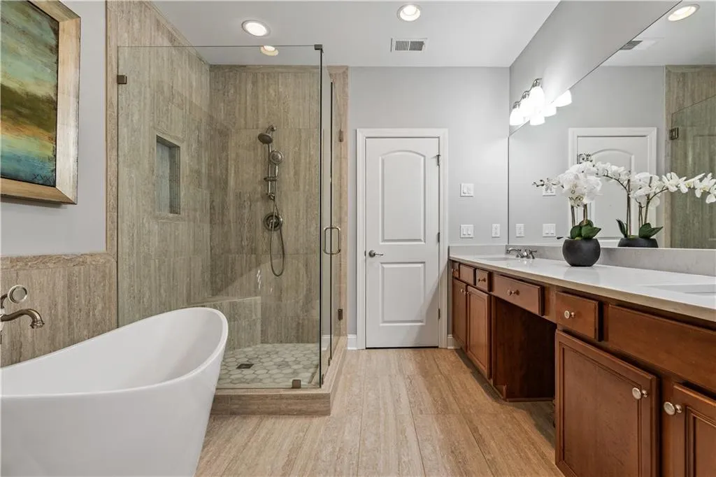 5453 Battery Lane Unit 20, Atlanta, Georgia 30342, 4 Bedrooms Bedrooms, ,3 BathroomsBathrooms,Residential,Sold,5453 Battery Lane Unit 20,6693386