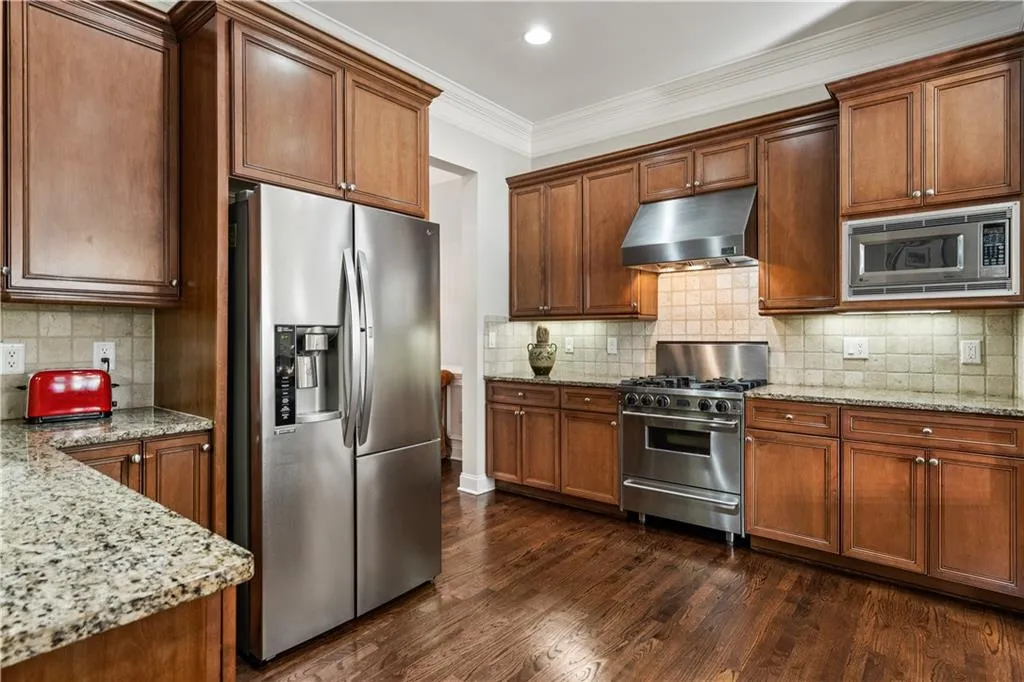 5453 Battery Lane Unit 20, Atlanta, Georgia 30342, 4 Bedrooms Bedrooms, ,3 BathroomsBathrooms,Residential,Sold,5453 Battery Lane Unit 20,6693386