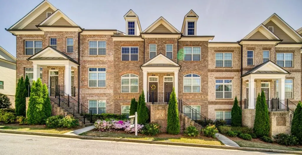7425 Highland Bluff, Sandy Springs, Georgia 30328, 3 Bedrooms Bedrooms, ,3 BathroomsBathrooms,Residential,Sold,7425 Highland Bluff,6539250