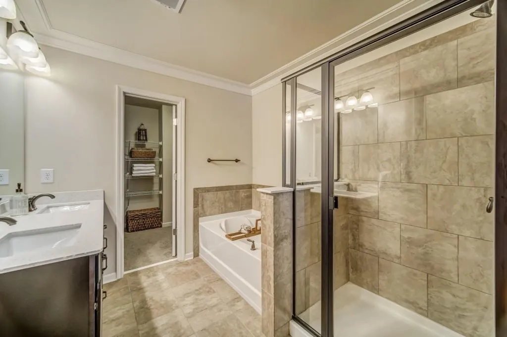 7425 Highland Bluff, Sandy Springs, Georgia 30328, 3 Bedrooms Bedrooms, ,3 BathroomsBathrooms,Residential,Sold,7425 Highland Bluff,6539250