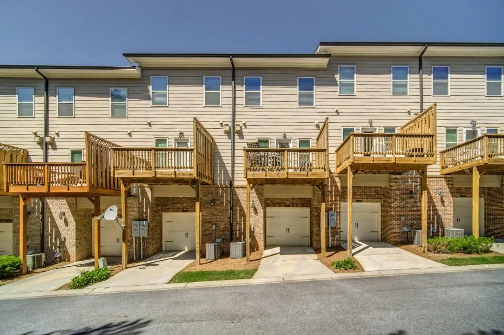 7425 Highland Bluff, Sandy Springs, Georgia 30328, 3 Bedrooms Bedrooms, ,3 BathroomsBathrooms,Residential,Sold,7425 Highland Bluff,6539250