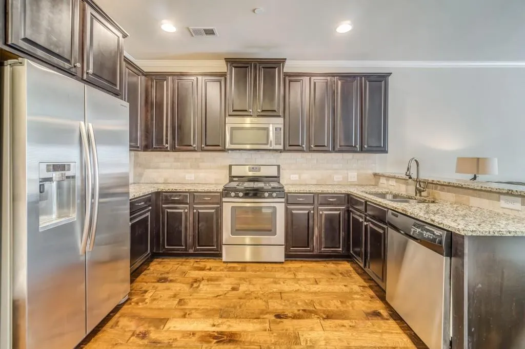 7425 Highland Bluff, Sandy Springs, Georgia 30328, 3 Bedrooms Bedrooms, ,3 BathroomsBathrooms,Residential,Sold,7425 Highland Bluff,6539250