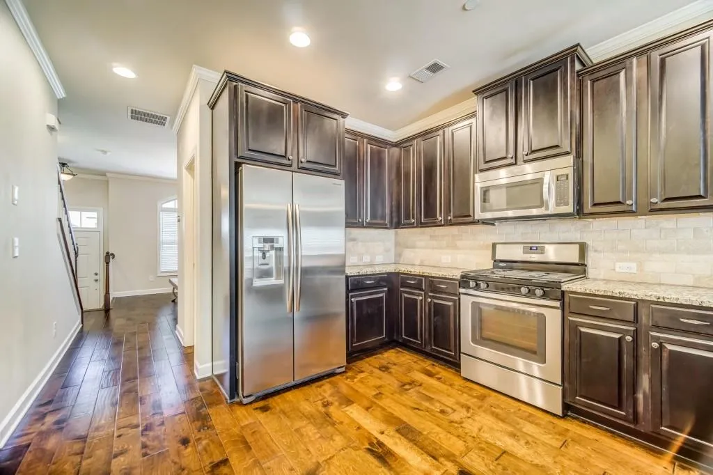 7425 Highland Bluff, Sandy Springs, Georgia 30328, 3 Bedrooms Bedrooms, ,3 BathroomsBathrooms,Residential,Sold,7425 Highland Bluff,6539250