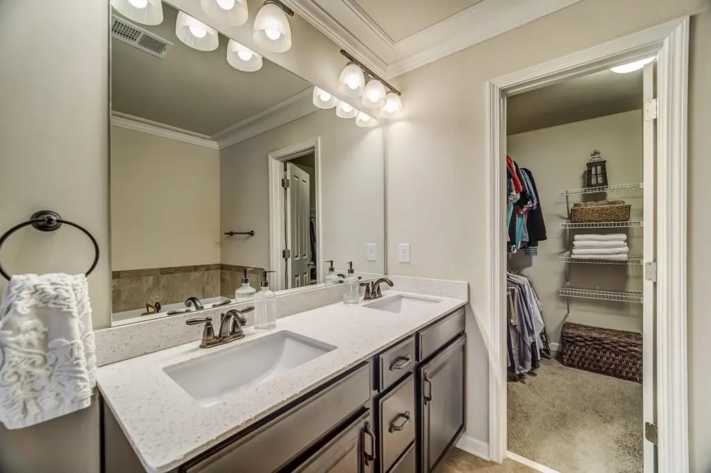 7425 Highland Bluff, Sandy Springs, Georgia 30328, 3 Bedrooms Bedrooms, ,3 BathroomsBathrooms,Residential,Sold,7425 Highland Bluff,6539250
