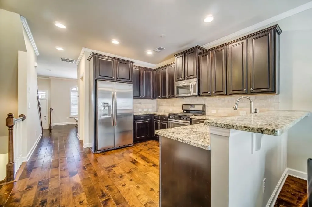 7425 Highland Bluff, Sandy Springs, Georgia 30328, 3 Bedrooms Bedrooms, ,3 BathroomsBathrooms,Residential,Sold,7425 Highland Bluff,6539250