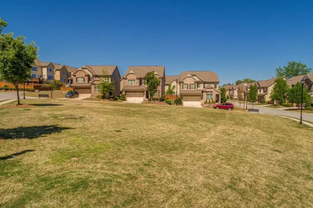 7425 Highland Bluff, Sandy Springs, Georgia 30328, 3 Bedrooms Bedrooms, ,3 BathroomsBathrooms,Residential,Sold,7425 Highland Bluff,6539250