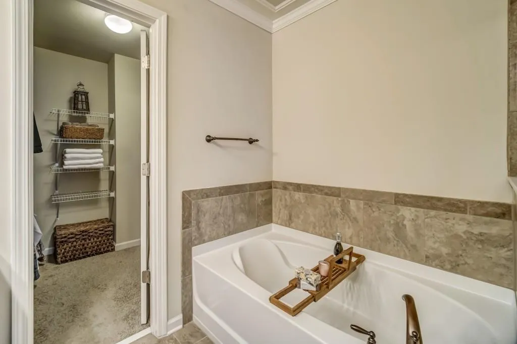 7425 Highland Bluff, Sandy Springs, Georgia 30328, 3 Bedrooms Bedrooms, ,3 BathroomsBathrooms,Residential,Sold,7425 Highland Bluff,6539250