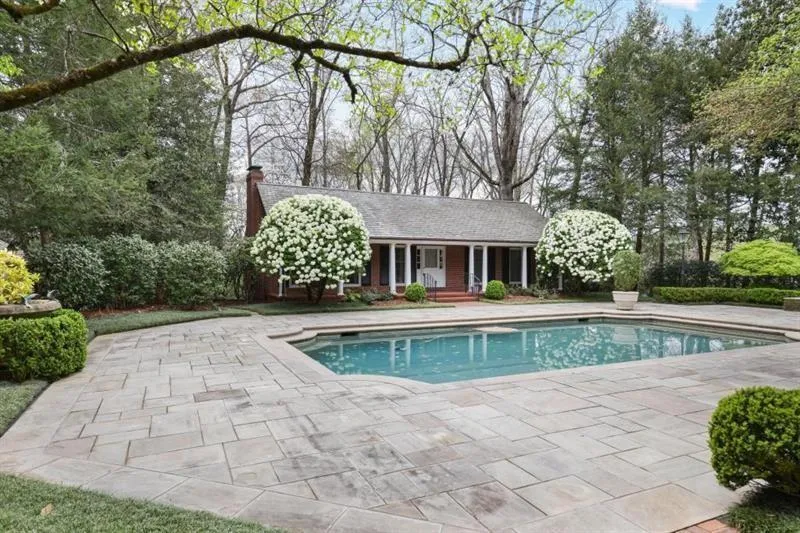 Pool or Guest House overlooking Rectangular Pool