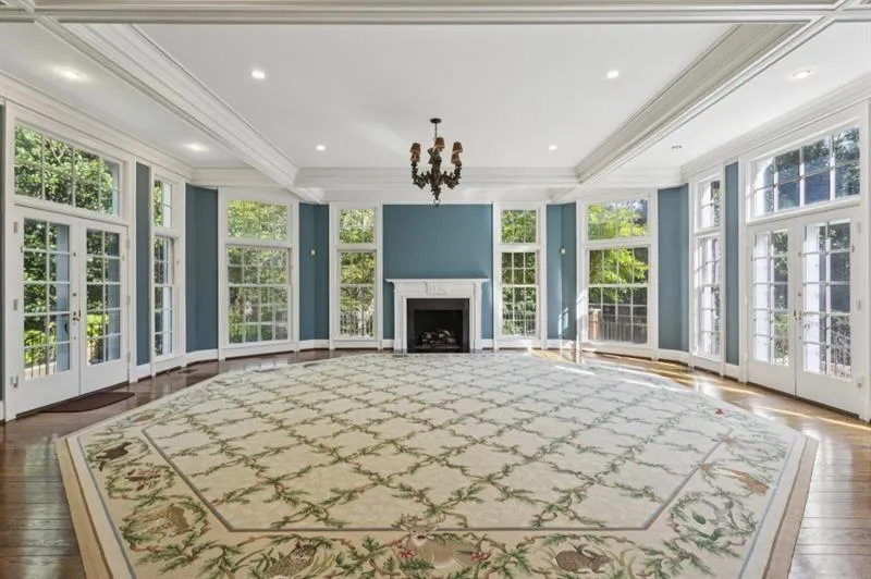 Octagon-Shaped Family Room