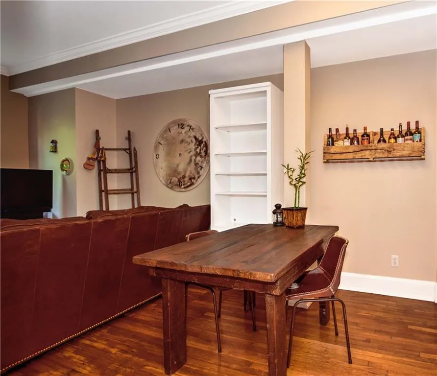 2855 Peachtree Road Ne Unit 207, Atlanta, Georgia 30305, 1 Bedroom Bedrooms, ,1 BathroomBathrooms,Residential,Sold,2855 Peachtree Road Ne Unit 207,5715375