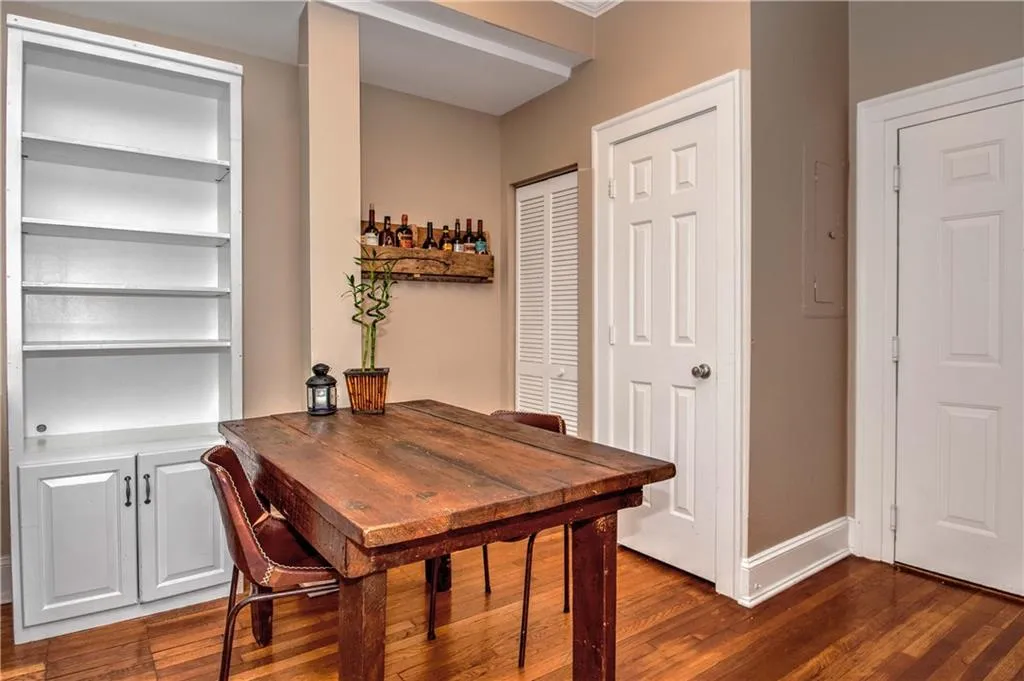 2855 Peachtree Road Ne Unit 207, Atlanta, Georgia 30305, 1 Bedroom Bedrooms, ,1 BathroomBathrooms,Residential,Sold,2855 Peachtree Road Ne Unit 207,5715375