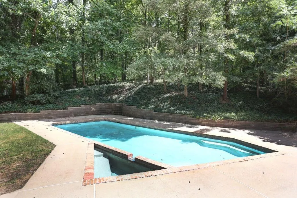 585 Coldstream Court, Sandy Springs, Georgia 30328, 4 Bedrooms Bedrooms, ,3 BathroomsBathrooms,Residential,Sold,585 Coldstream Court,5895368