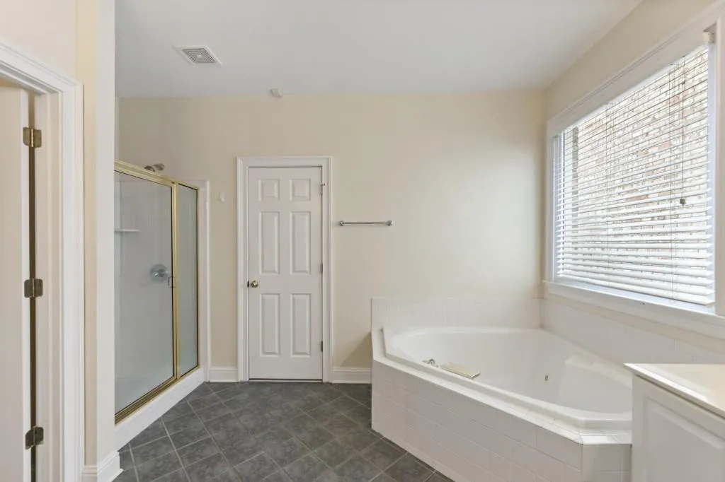 6355 Glen Oaks Lane, Sandy Springs, Georgia 30328, 4 Bedrooms Bedrooms, ,3 BathroomsBathrooms,Residential,Sold,6355 Glen Oaks Lane,6796895
