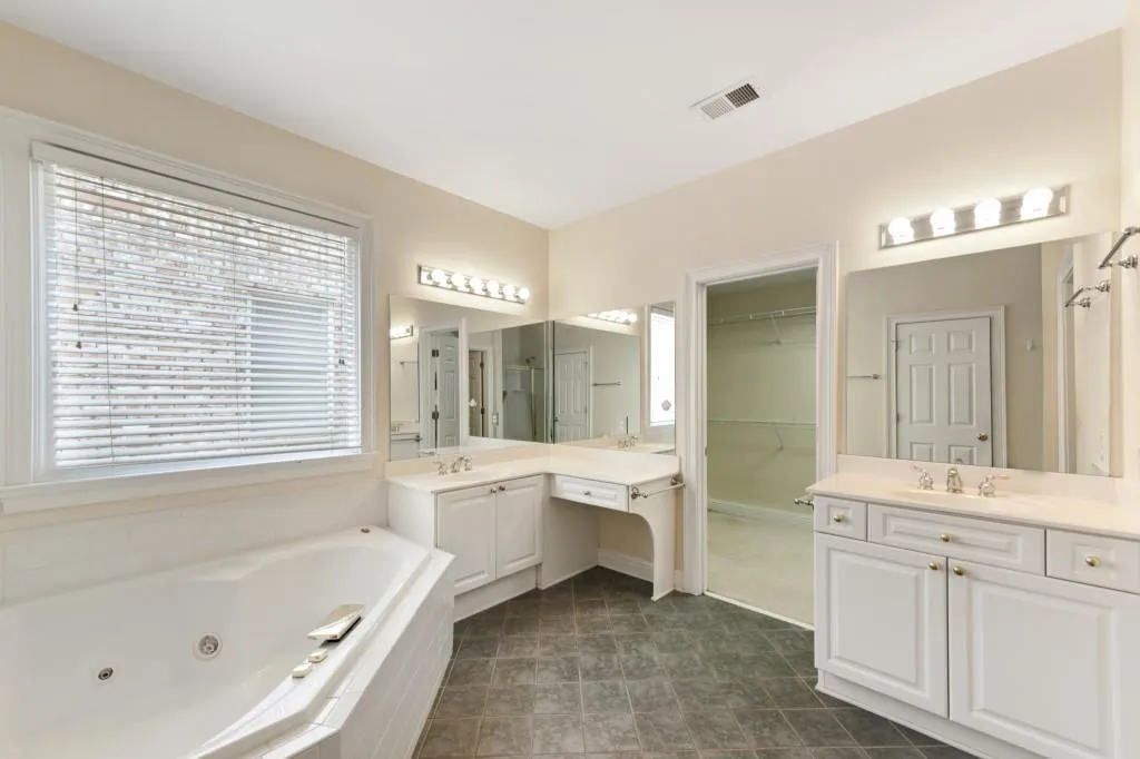 6355 Glen Oaks Lane, Sandy Springs, Georgia 30328, 4 Bedrooms Bedrooms, ,3 BathroomsBathrooms,Residential,Sold,6355 Glen Oaks Lane,6796895